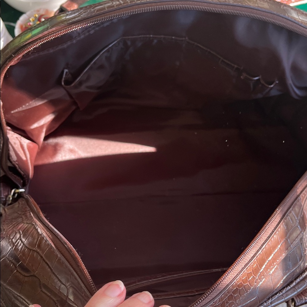 Elegant Brown Crocodile-Embossed Women's Bag - Picture 4 of 6
